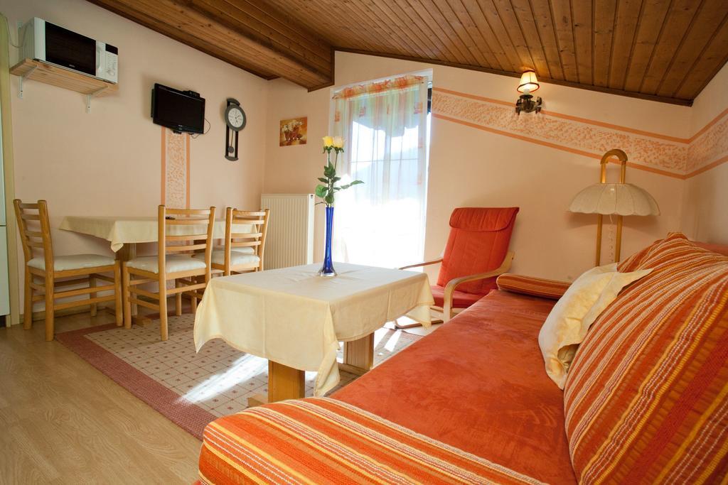 Familiengaestehaus Ingrid Sankt Martin am Tennengebirge Habitación foto